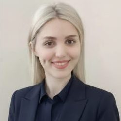 Mavi Yıldırım yazar fotoğrafı