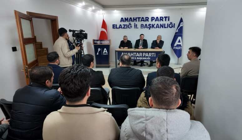 Elazığ Anahtar Parti'den Yoğun Katılımlı Ramazan Bayramı Bayramlaşma Programı