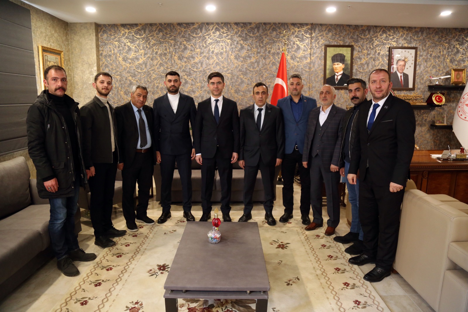 Erzurum Şehir Hastanesi başhekimliği görevine getirilen Mesut Fakirullahoğlu, makamında tebrikleri