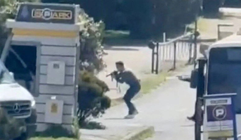 İstanbul Beşiktaş'ta, İsrail Konsolosluğu'nun da yer aldığı binanın yakınlarında polis