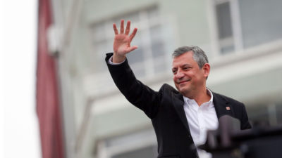 Cumhuriyet Halk Partisi (CHP) Genel Başkanı Özgür Özel, kısa süre