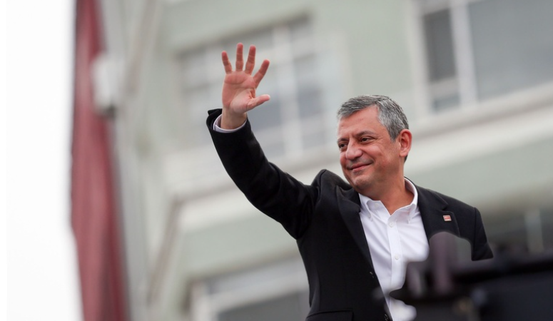 Cumhuriyet Halk Partisi (CHP) Genel Başkanı Özgür Özel, kısa süre